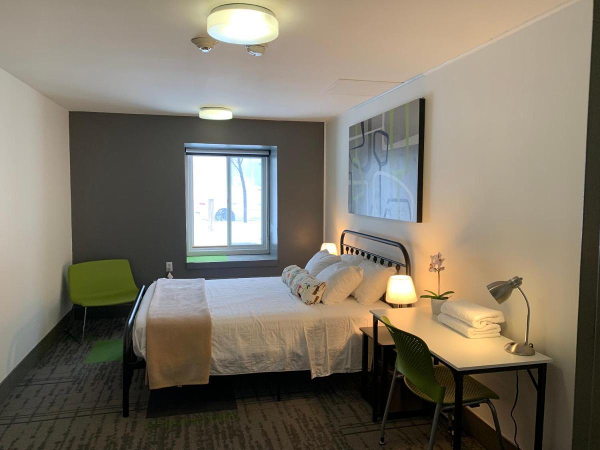 Auberge de jeunesse Hi Centre - *