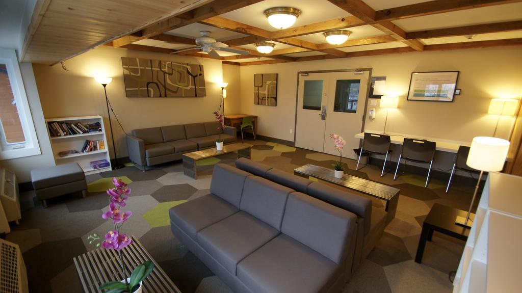 Auberge de jeunesse Hi Centre - *