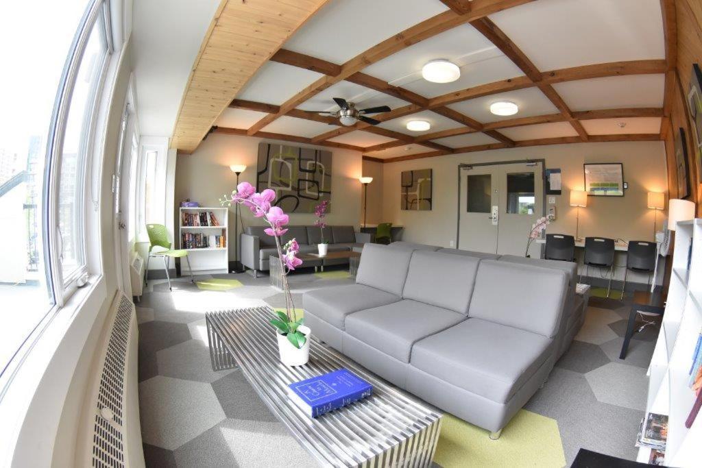 Auberge de jeunesse Hi Centre - *